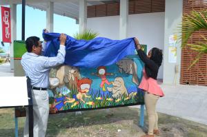 unveils-a-manatee-photo-mural-01