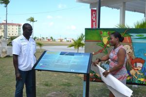 unveils-a-manatee-photo-mural-03